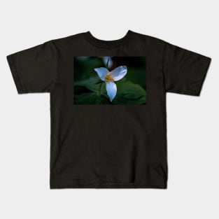 Trillium flower in a dark forest Kids T-Shirt